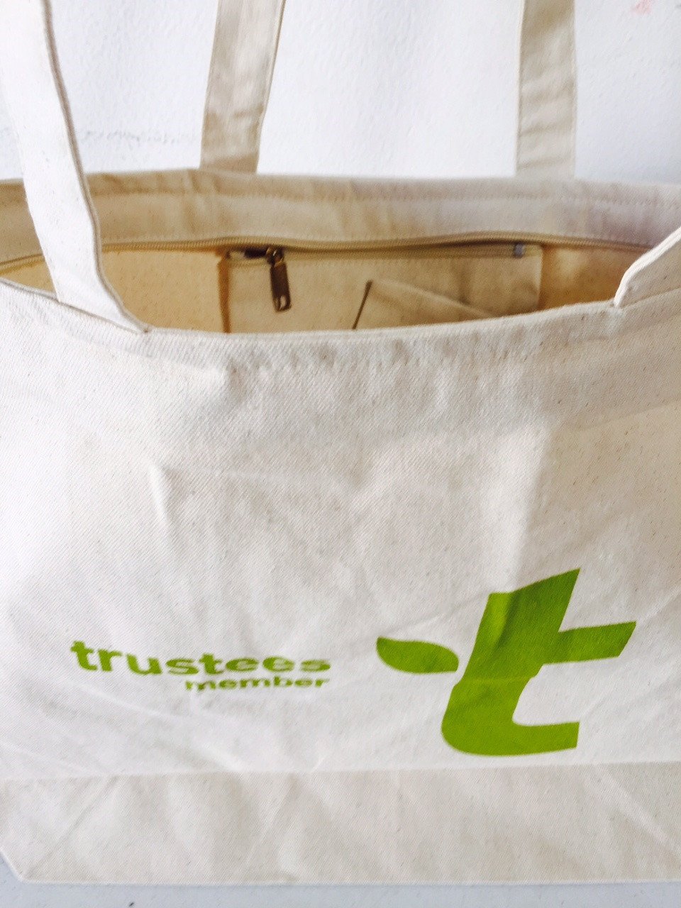 Screen Print Service – Add Your Company Logo to a Tote Bag
